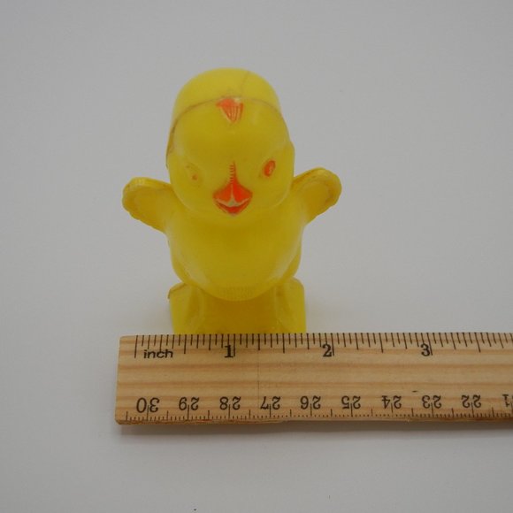 3.5" Vintage 1950's Knickerbocker Plastic Company Easter Basket Chick Toy - Picture 9 of 10